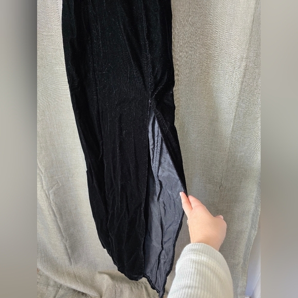 L.A. Glo Vtg 90s Black Velvet Long Gown XS Side Slit White Lace Accent - Picture 3 of 7